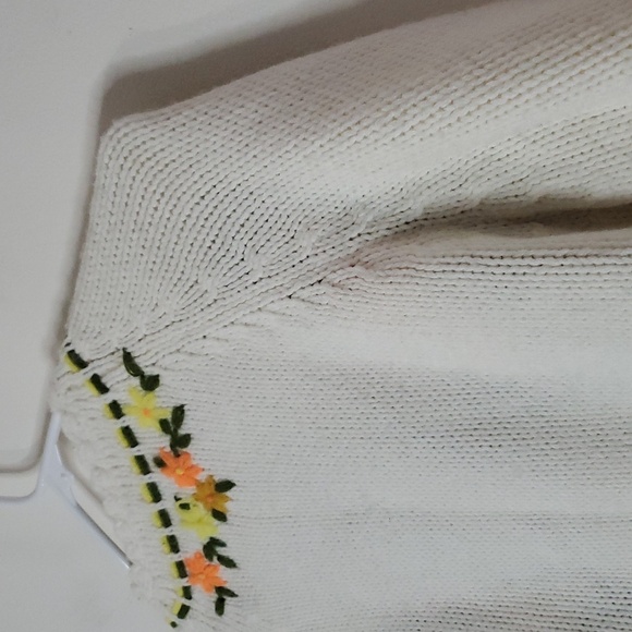 Womens Vintage Handmade Floral Embroidered Knit Sweater Size Small 70's Buttons - Picture 5 of 8
